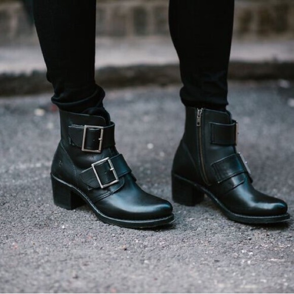 Frye Sabrina Double Buckle Vintage Academia Black Leather Block Heel Ankle Boot - Picture 4 of 16